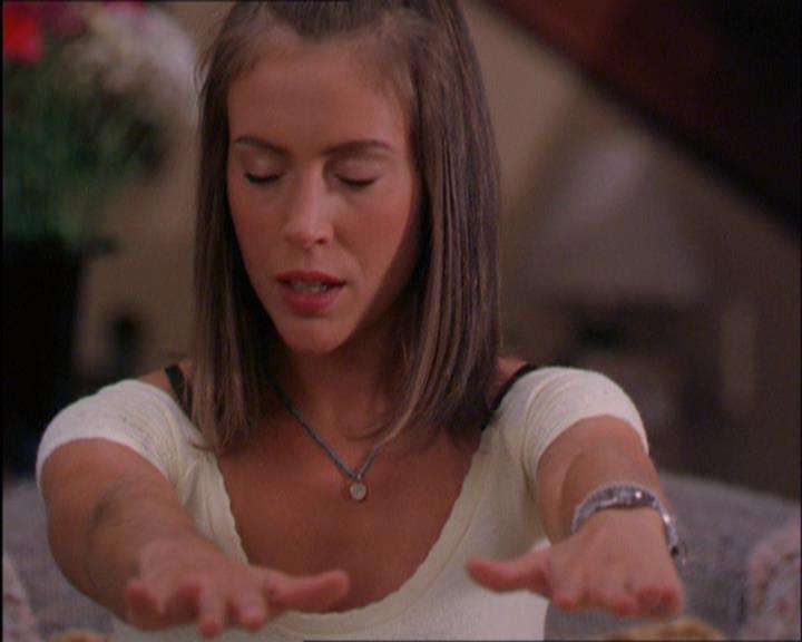 Charmed-Online_dot_net-2x03ThePaintedWorld1604.jpg