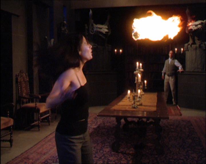Charmed-Online_dot_net-2x03ThePaintedWorld1628.jpg