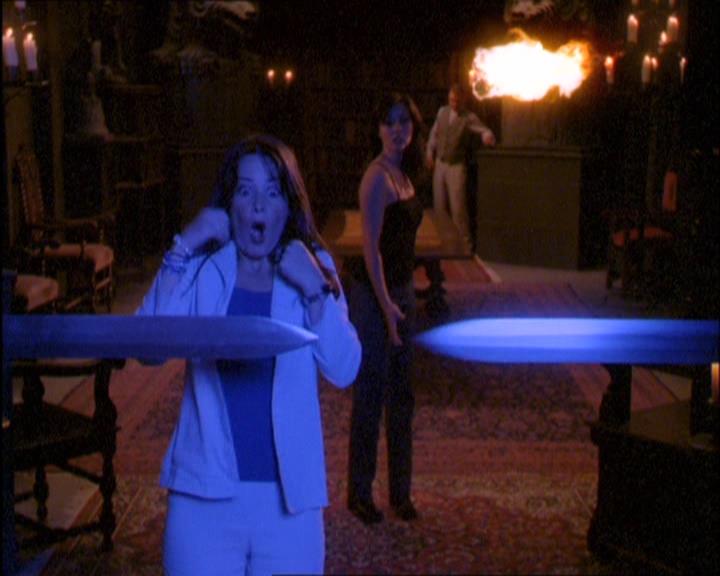 Charmed-Online_dot_net-2x03ThePaintedWorld1629.jpg