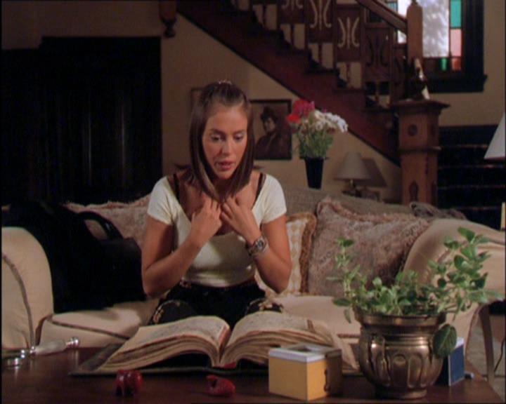 Charmed-Online_dot_net-2x03ThePaintedWorld1759.jpg Charmed-Online_dot_net-2x03ThePaintedWorld1759.jpg