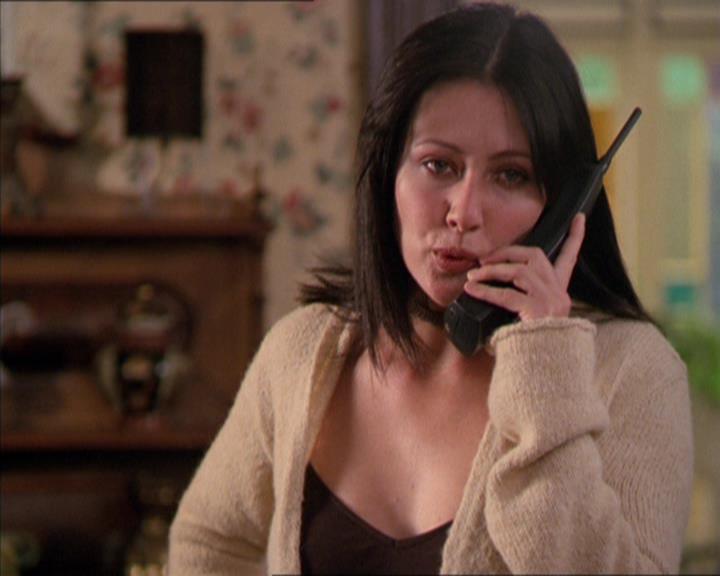 Charmed-Online_dot_net-2x05TheDevilsMusic0623.jpg Charmed-Online_dot_net-2x05TheDevilsMusic0623.jpg