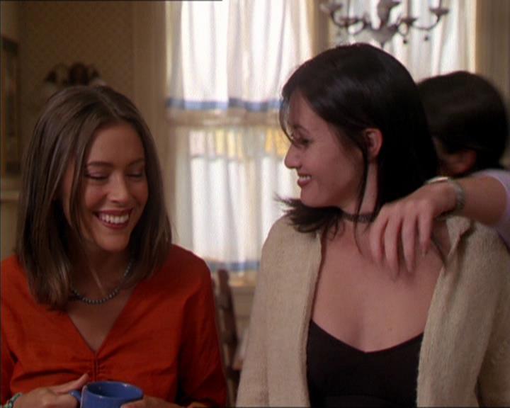 Charmed-Online_dot_net-2x05TheDevilsMusic0688.jpg Charmed-Online_dot_net-2x05TheDevilsMusic0688.jpg