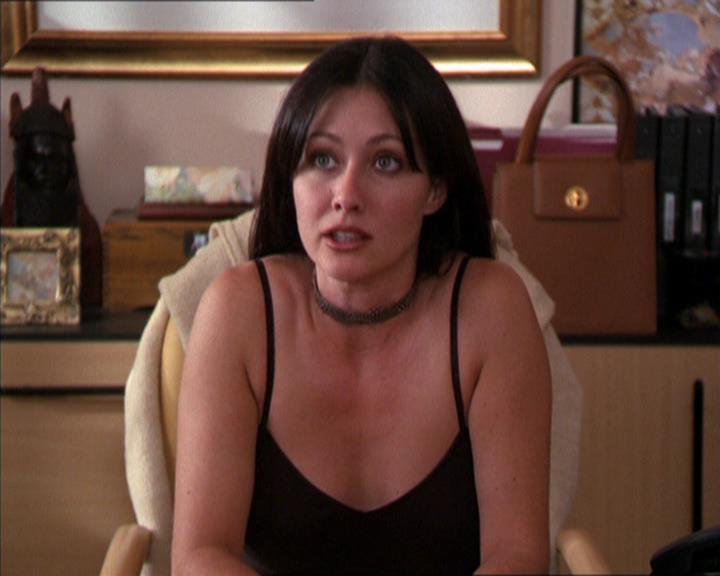 Charmed-Online_dot_net-2x05TheDevilsMusic1043.jpg