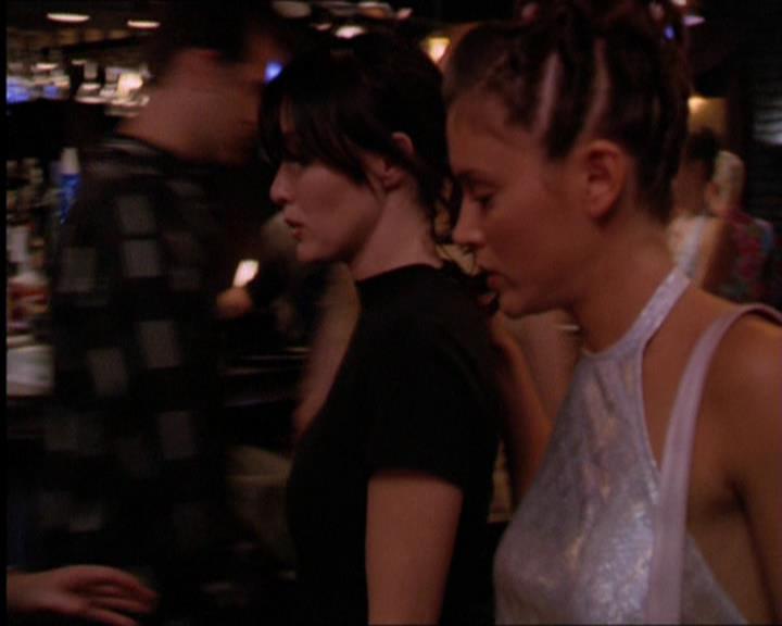 Charmed-Online_dot_net-2x05TheDevilsMusic1458.jpg Charmed-Online_dot_net-2x05TheDevilsMusic1458.jpg