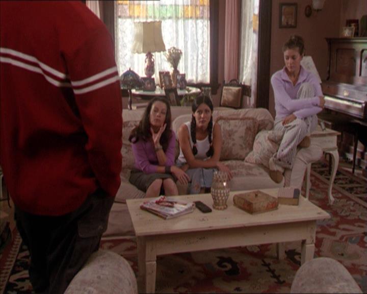 Charmed-Online-dot-210HeartbreakCity0614.jpg