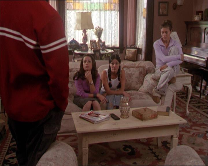 Charmed-Online-dot-210HeartbreakCity0615.jpg