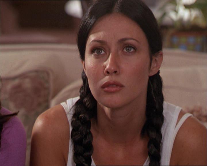 Charmed-Online-dot-210HeartbreakCity0646.jpg