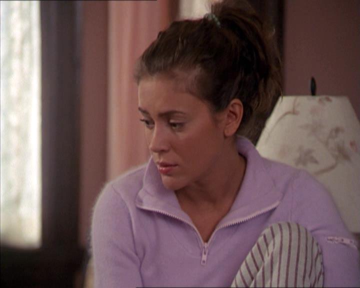 Charmed-Online-dot-210HeartbreakCity0712.jpg Charmed-Online-dot-210HeartbreakCity0712.jpg