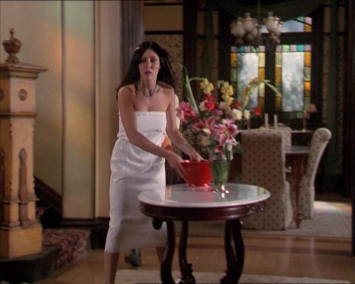 Charmed-Online-dot-210HeartbreakCity0815.jpg Charmed-Online-dot-210HeartbreakCity0815.jpg