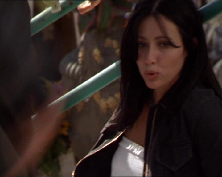 Charmed-Online-dot-210HeartbreakCity0928.jpg Charmed-Online-dot-210HeartbreakCity0928.jpg