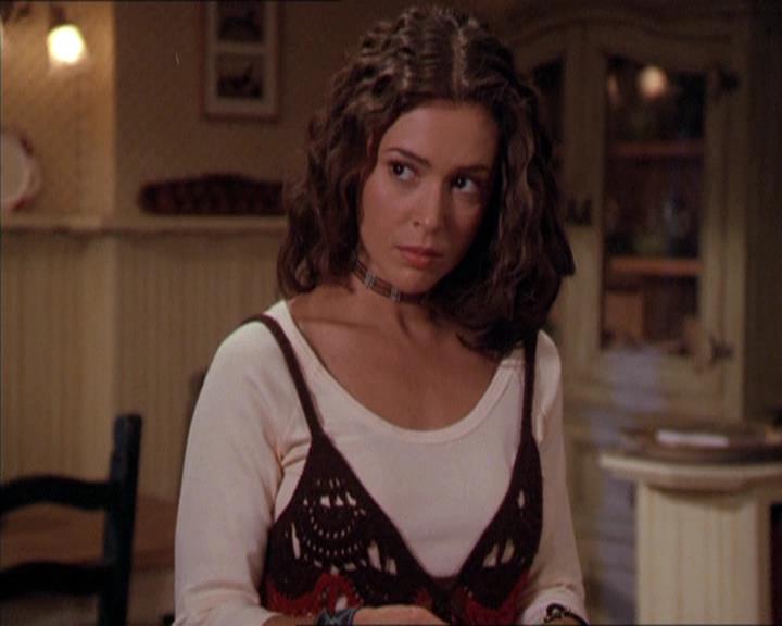 Charmed-Online-dot-210HeartbreakCity1074.jpg Charmed-Online-dot-210HeartbreakCity1074.jpg