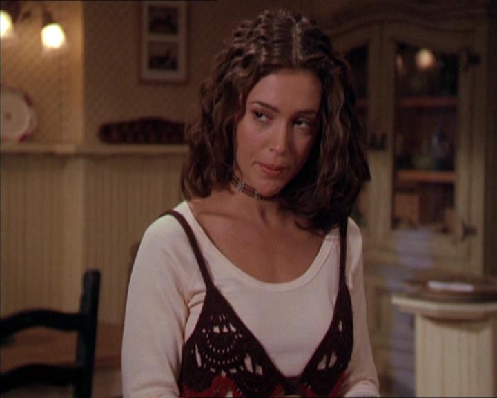 Charmed-Online-dot-210HeartbreakCity1077.jpg Charmed-Online-dot-210HeartbreakCity1077.jpg