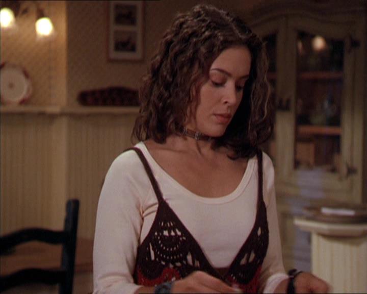 Charmed-Online-dot-210HeartbreakCity1080.jpg Charmed-Online-dot-210HeartbreakCity1080.jpg