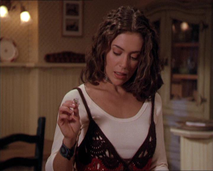 Charmed-Online-dot-210HeartbreakCity1081.jpg Charmed-Online-dot-210HeartbreakCity1081.jpg
