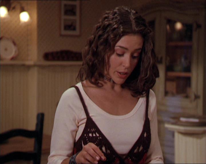 Charmed-Online-dot-210HeartbreakCity1082.jpg Charmed-Online-dot-210HeartbreakCity1082.jpg