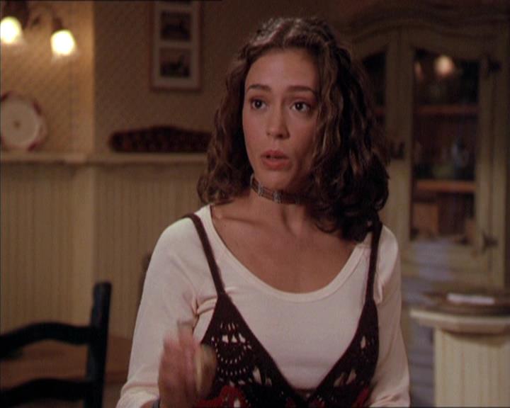 Charmed-Online-dot-210HeartbreakCity1083.jpg Charmed-Online-dot-210HeartbreakCity1083.jpg