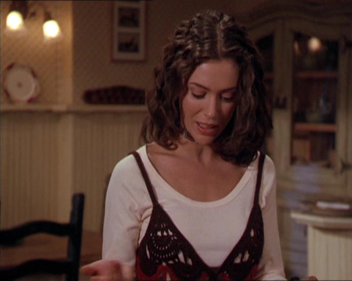 Charmed-Online-dot-210HeartbreakCity1088.jpg Charmed-Online-dot-210HeartbreakCity1088.jpg