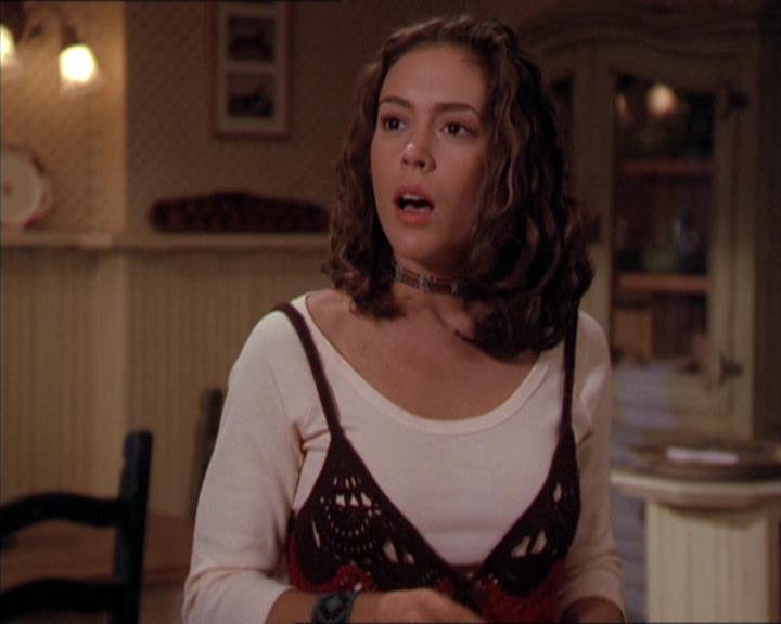 Charmed-Online-dot-210HeartbreakCity1092.jpg Charmed-Online-dot-210HeartbreakCity1092.jpg