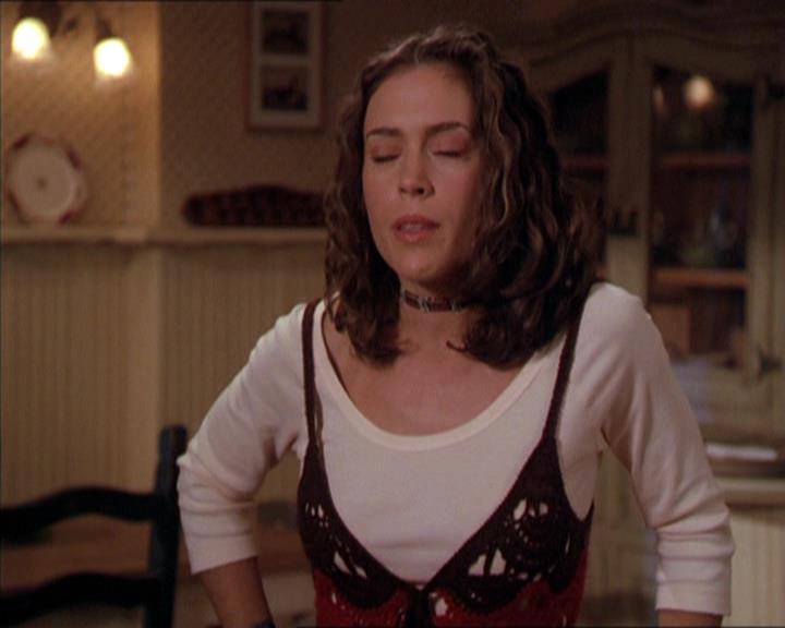 Charmed-Online-dot-210HeartbreakCity1094.jpg Charmed-Online-dot-210HeartbreakCity1094.jpg