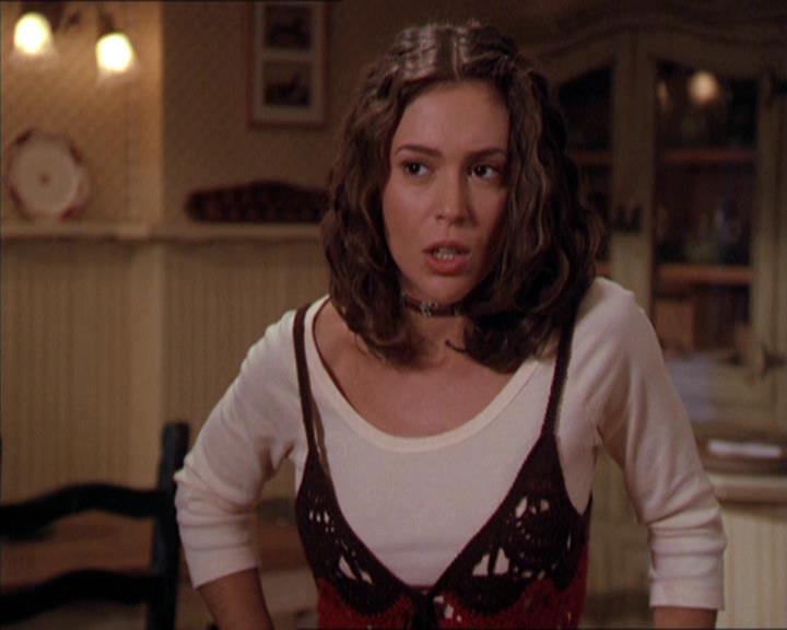 Charmed-Online-dot-210HeartbreakCity1098.jpg Charmed-Online-dot-210HeartbreakCity1098.jpg