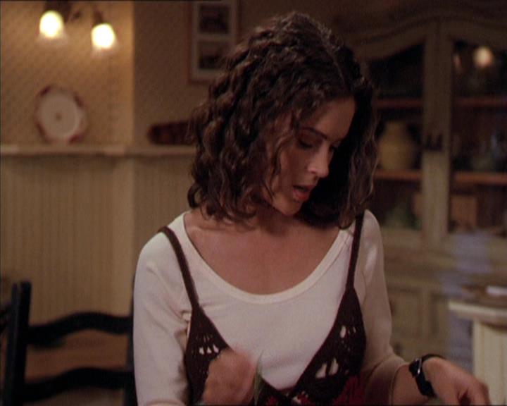 Charmed-Online-dot-210HeartbreakCity1102.jpg Charmed-Online-dot-210HeartbreakCity1102.jpg