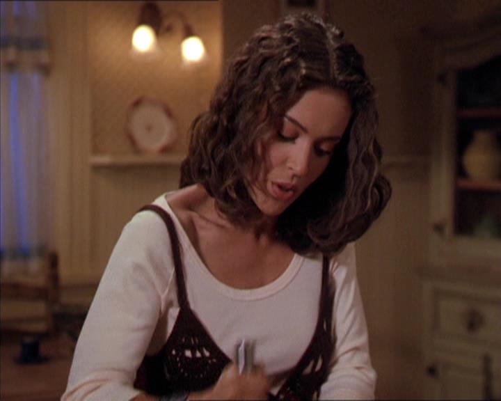 Charmed-Online-dot-210HeartbreakCity1115.jpg Charmed-Online-dot-210HeartbreakCity1115.jpg