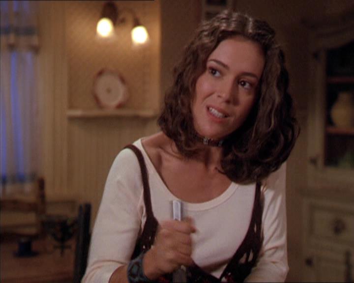 Charmed-Online-dot-210HeartbreakCity1116.jpg Charmed-Online-dot-210HeartbreakCity1116.jpg