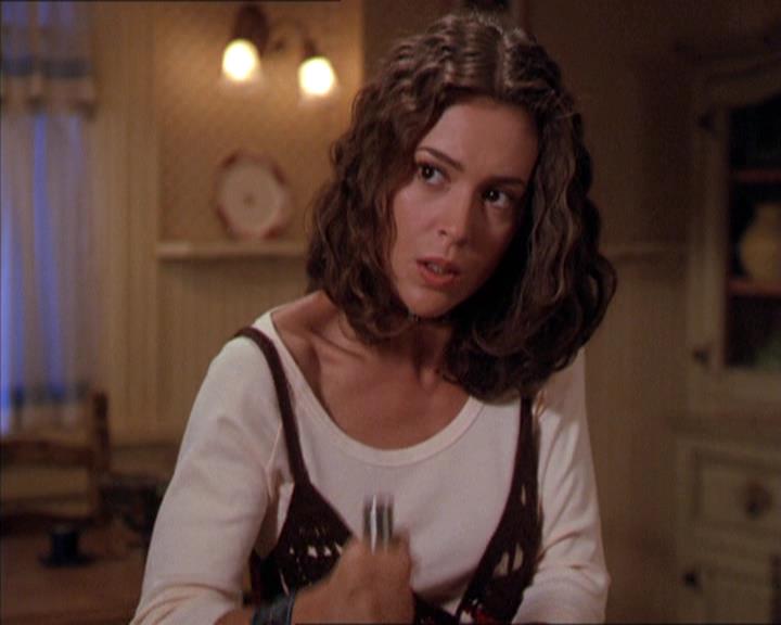 Charmed-Online-dot-210HeartbreakCity1119.jpg Charmed-Online-dot-210HeartbreakCity1119.jpg