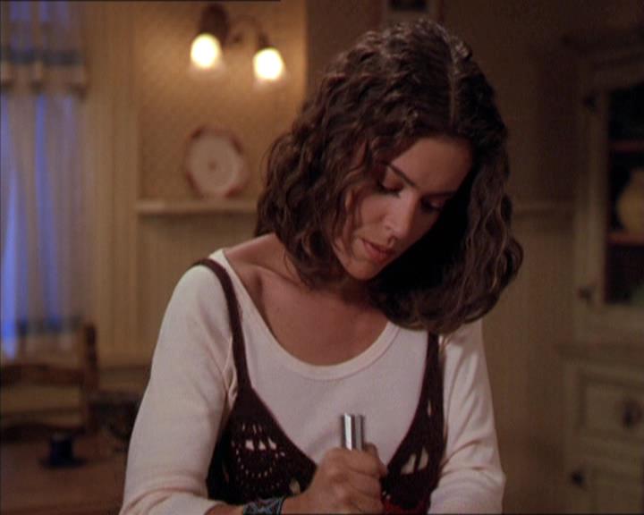 Charmed-Online-dot-210HeartbreakCity1125.jpg Charmed-Online-dot-210HeartbreakCity1125.jpg