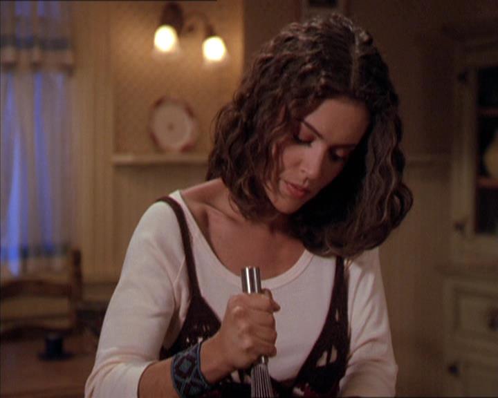 Charmed-Online-dot-210HeartbreakCity1128.jpg Charmed-Online-dot-210HeartbreakCity1128.jpg