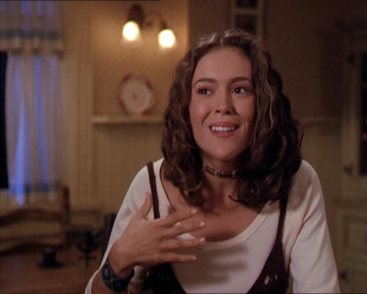 Charmed-Online-dot-210HeartbreakCity1130.jpg Charmed-Online-dot-210HeartbreakCity1130.jpg