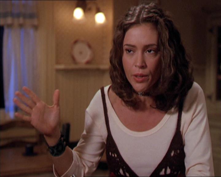 Charmed-Online-dot-210HeartbreakCity1133.jpg Charmed-Online-dot-210HeartbreakCity1133.jpg