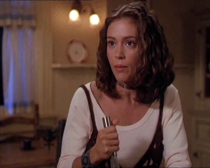 Charmed-Online-dot-210HeartbreakCity1136.jpg Charmed-Online-dot-210HeartbreakCity1136.jpg