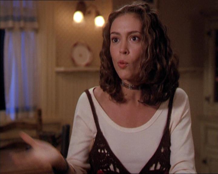 Charmed-Online-dot-210HeartbreakCity1138.jpg Charmed-Online-dot-210HeartbreakCity1138.jpg