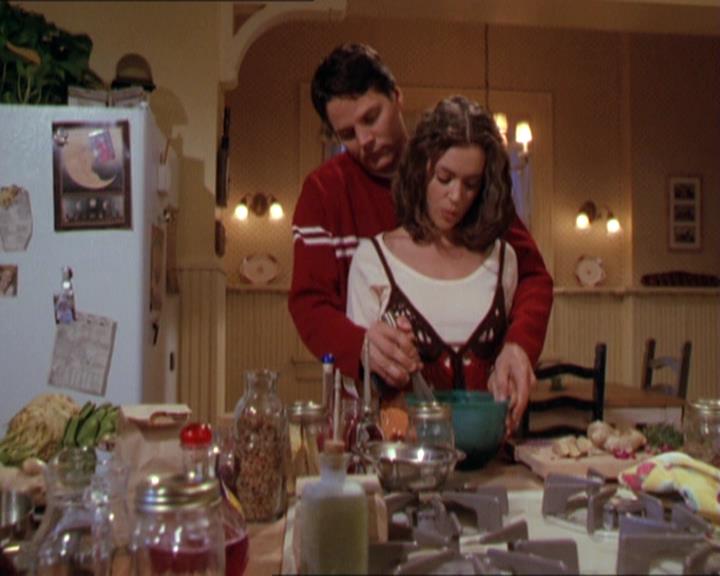 Charmed-Online-dot-210HeartbreakCity1152.jpg Charmed-Online-dot-210HeartbreakCity1152.jpg