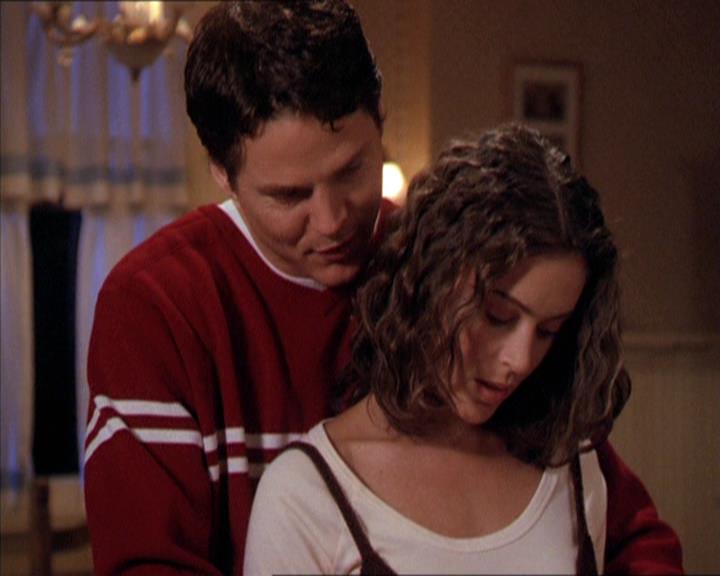 Charmed-Online-dot-210HeartbreakCity1162.jpg Charmed-Online-dot-210HeartbreakCity1162.jpg