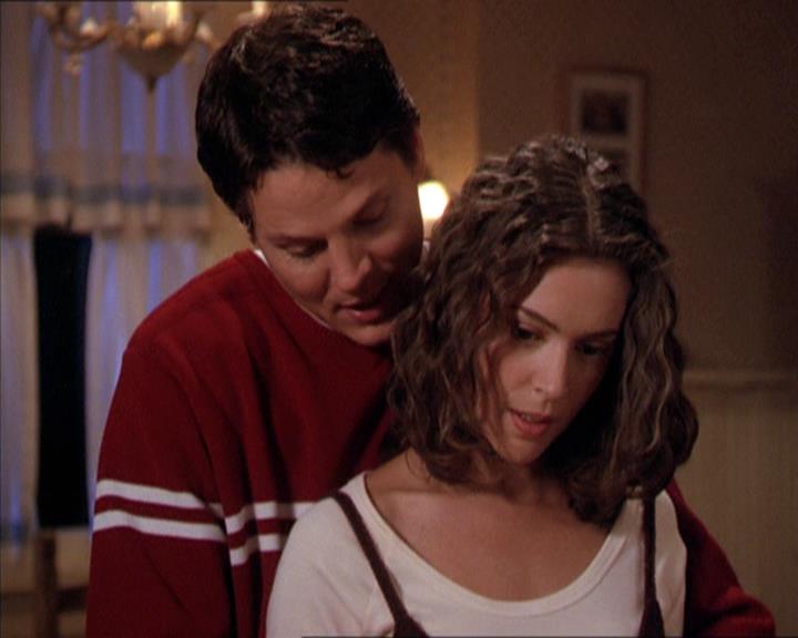 Charmed-Online-dot-210HeartbreakCity1167.jpg Charmed-Online-dot-210HeartbreakCity1167.jpg