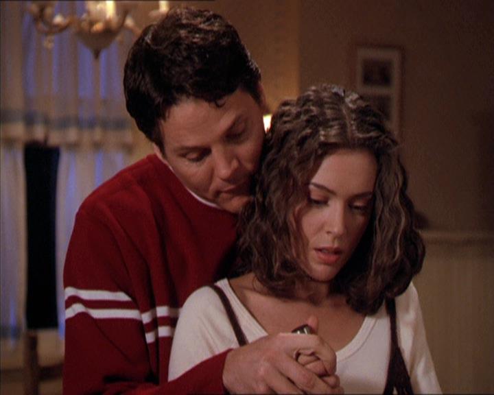 Charmed-Online-dot-210HeartbreakCity1170.jpg Charmed-Online-dot-210HeartbreakCity1170.jpg