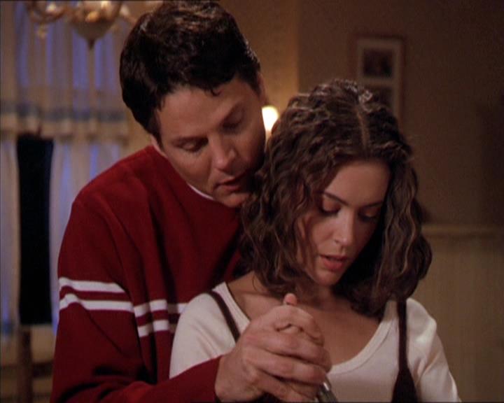 Charmed-Online-dot-210HeartbreakCity1172.jpg Charmed-Online-dot-210HeartbreakCity1172.jpg