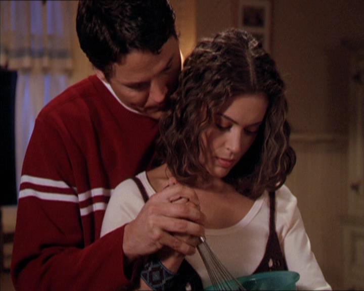 Charmed-Online-dot-210HeartbreakCity1175.jpg Charmed-Online-dot-210HeartbreakCity1175.jpg