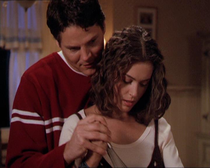 Charmed-Online-dot-210HeartbreakCity1179.jpg Charmed-Online-dot-210HeartbreakCity1179.jpg