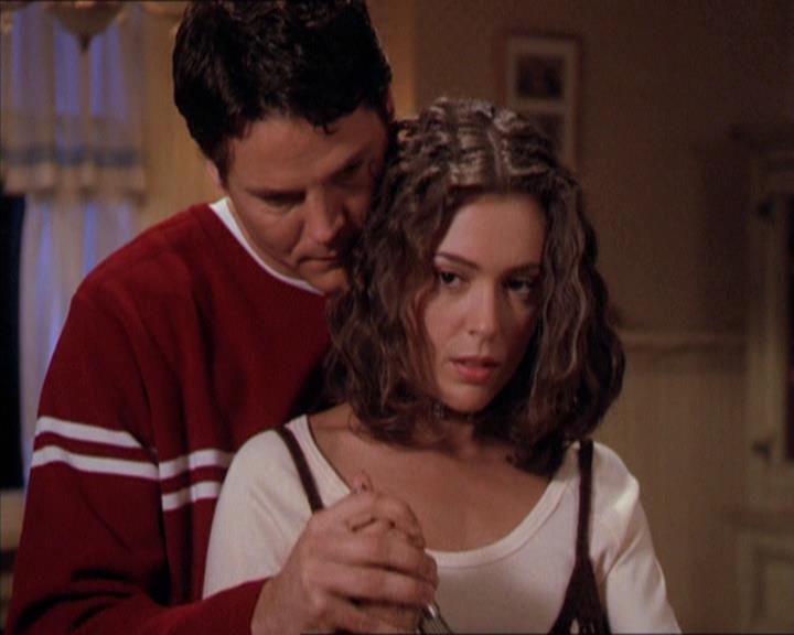 Charmed-Online-dot-210HeartbreakCity1183.jpg Charmed-Online-dot-210HeartbreakCity1183.jpg