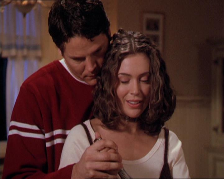 Charmed-Online-dot-210HeartbreakCity1184.jpg Charmed-Online-dot-210HeartbreakCity1184.jpg