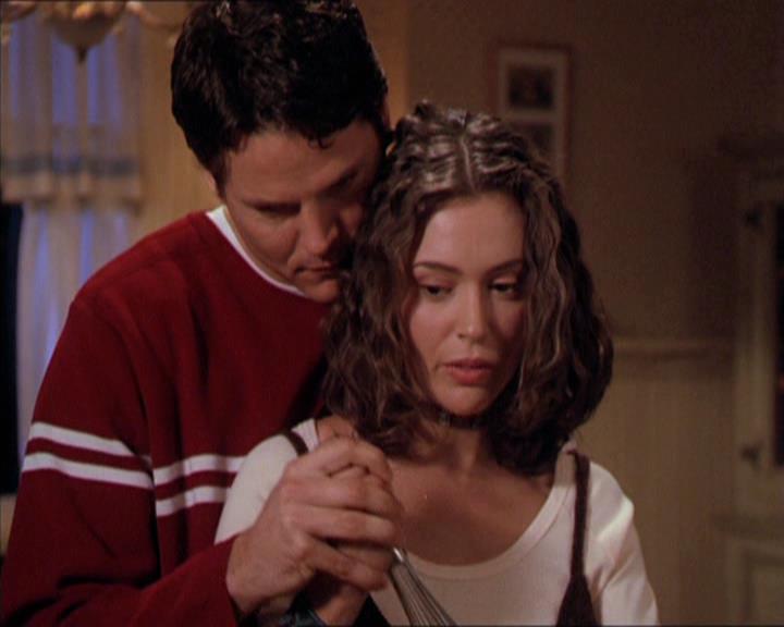 Charmed-Online-dot-210HeartbreakCity1186.jpg Charmed-Online-dot-210HeartbreakCity1186.jpg