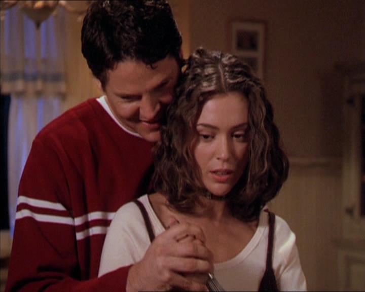 Charmed-Online-dot-210HeartbreakCity1187.jpg Charmed-Online-dot-210HeartbreakCity1187.jpg