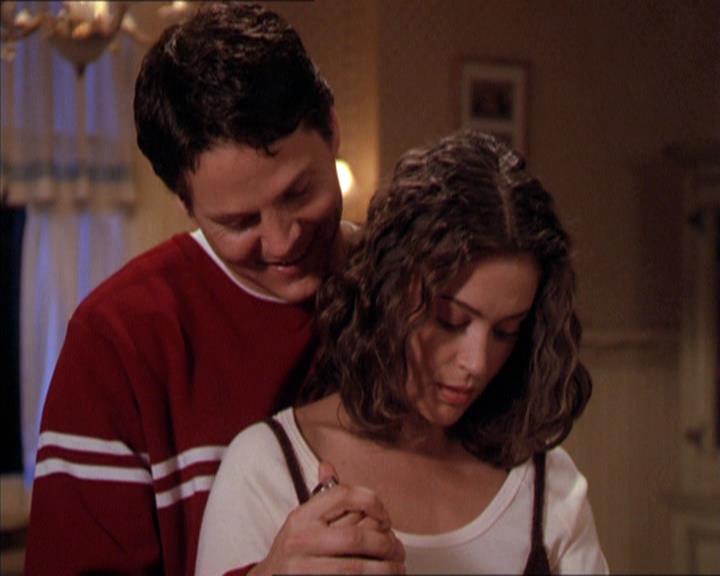 Charmed-Online-dot-210HeartbreakCity1190.jpg Charmed-Online-dot-210HeartbreakCity1190.jpg