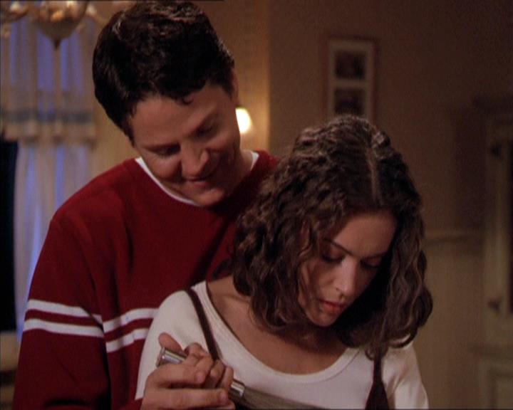 Charmed-Online-dot-210HeartbreakCity1191.jpg Charmed-Online-dot-210HeartbreakCity1191.jpg