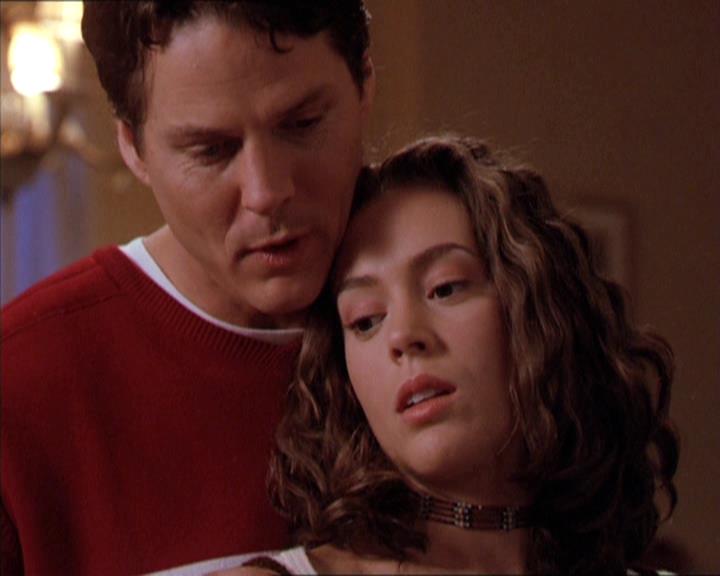 Charmed-Online-dot-210HeartbreakCity1201.jpg Charmed-Online-dot-210HeartbreakCity1201.jpg