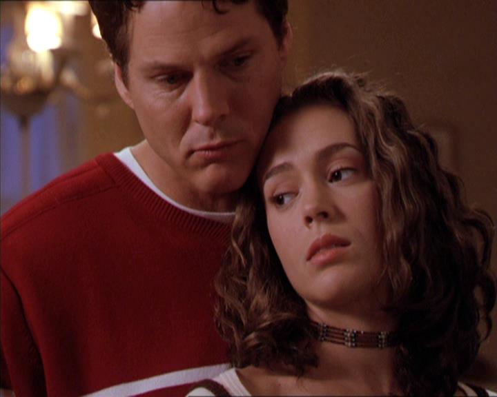 Charmed-Online-dot-210HeartbreakCity1213.jpg Charmed-Online-dot-210HeartbreakCity1213.jpg