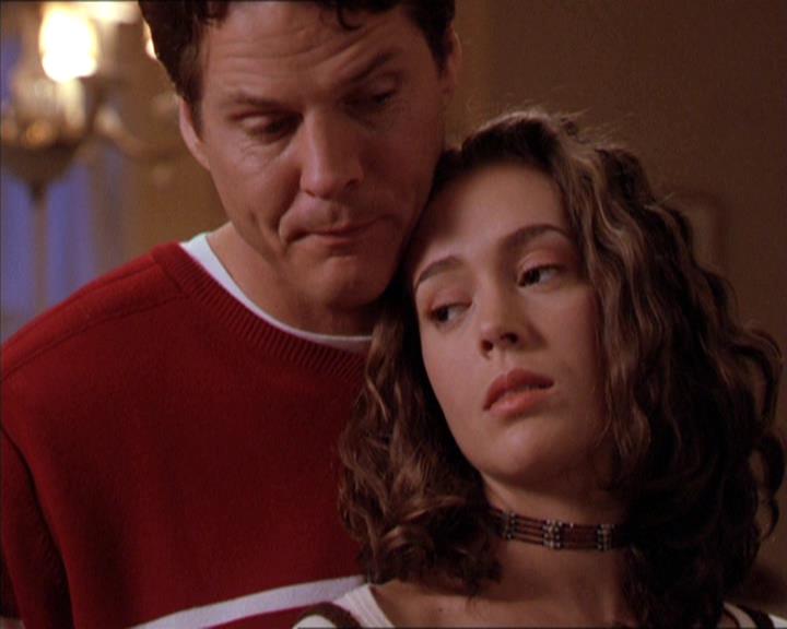 Charmed-Online-dot-210HeartbreakCity1214.jpg Charmed-Online-dot-210HeartbreakCity1214.jpg